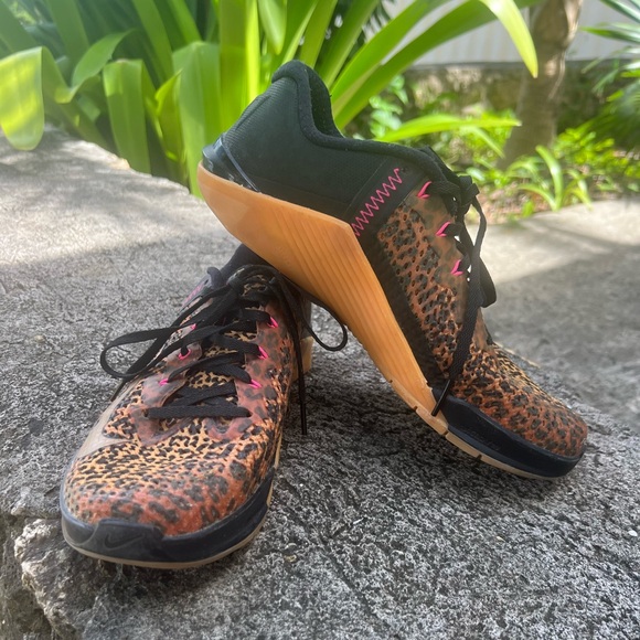 Nike Metcon 6 - leopard size 8.5 🐆 - Picture 3 of 8